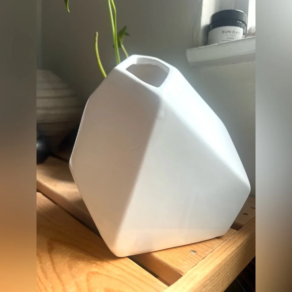 Z Gallerie Multi Faceted Ceramic Porcelain White Minimalist Vase Pottery Angular